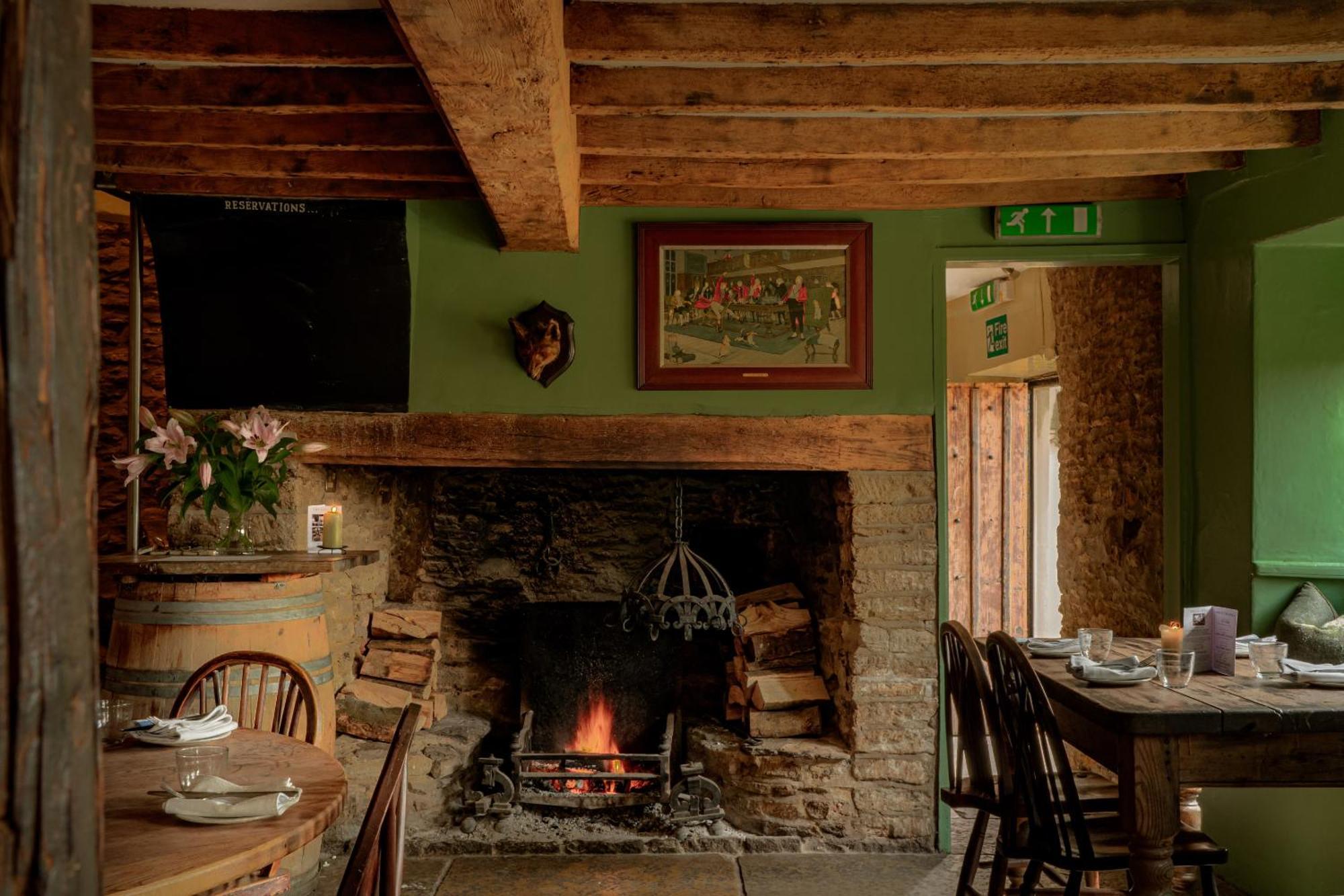 The Bell Inn Лечлейд Экстерьер фото